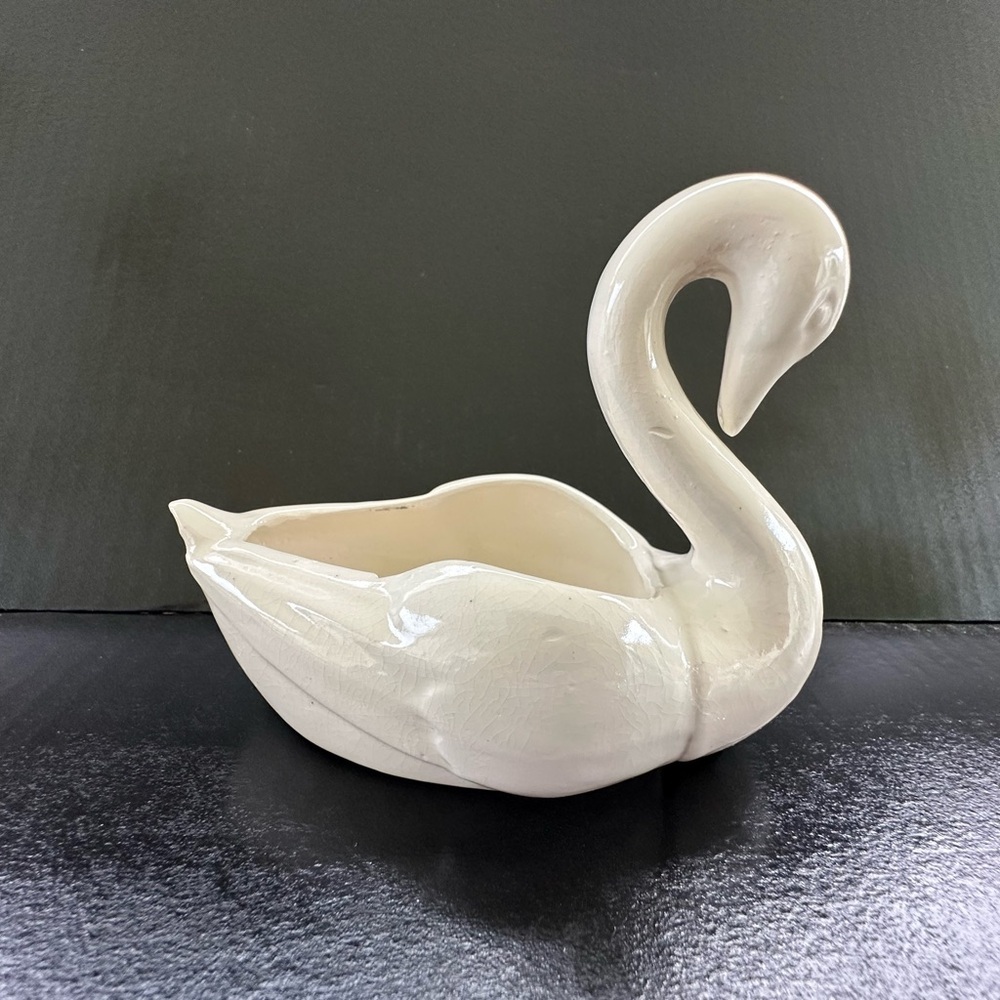 Elegant White Swan Figurine - Picture 4 of 14
